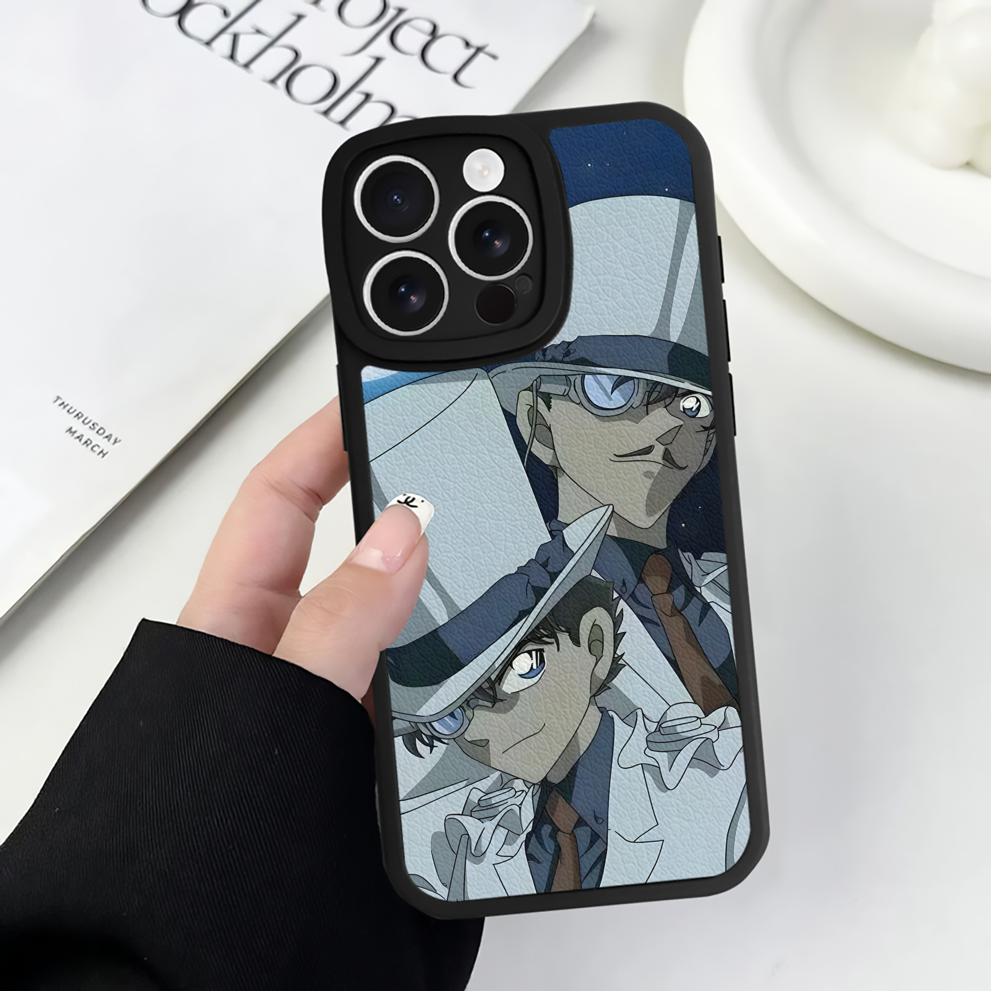 （画像用） 名探偵コナン Detective Conan 【iPhone 16シリーズ対応】シリコンスマホケース（レザー調） 材質：シリコン